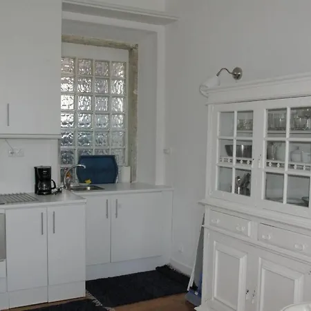 Charming, Sunny With Beautiful River View + Free Street Parking + Ac Appartement Lissabon