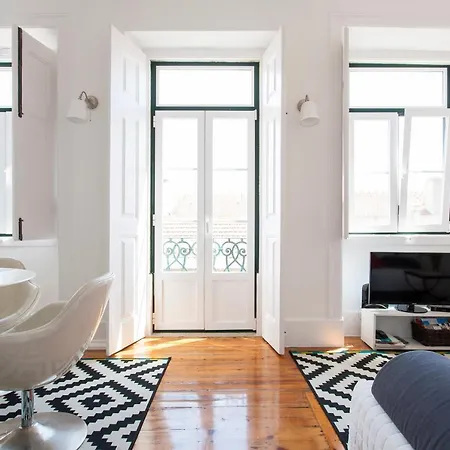 Charming, Sunny With Beautiful River View + Free Street Parking + Ac Lissabon