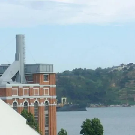 Charming, Sunny With Beautiful River View + Free Street Parking + Ac Lissabon