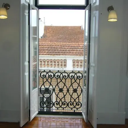 Charming, Sunny With Beautiful River View + Free Street Parking + Ac Лиссабон