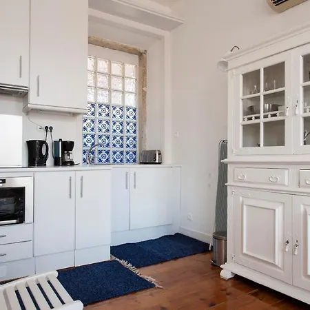 Charming, Sunny With Beautiful River View + Free Street Parking + Ac Лиссабон