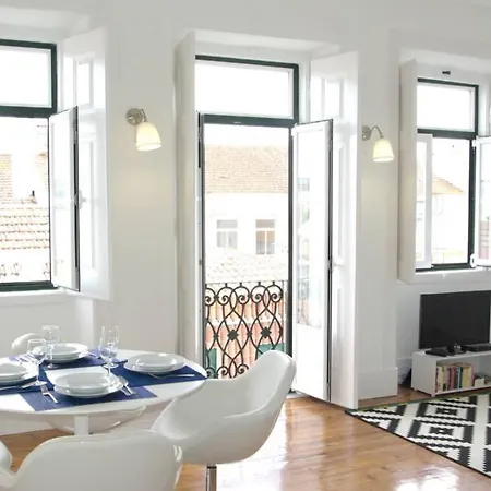 Charming, Sunny With Beautiful River View + Free Street Parking + Ac Lägenhet