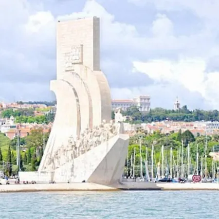 Lägenhet Charming, Sunny With Beautiful River View + Free Street Parking + Ac Lisboa