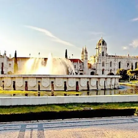 Апартаменты Charming, Sunny With Beautiful River View + Free Street Parking + Ac